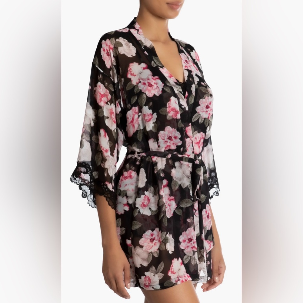 In Bloom Taylor Lace Trim Floral Wrap in Black, Medium/Large